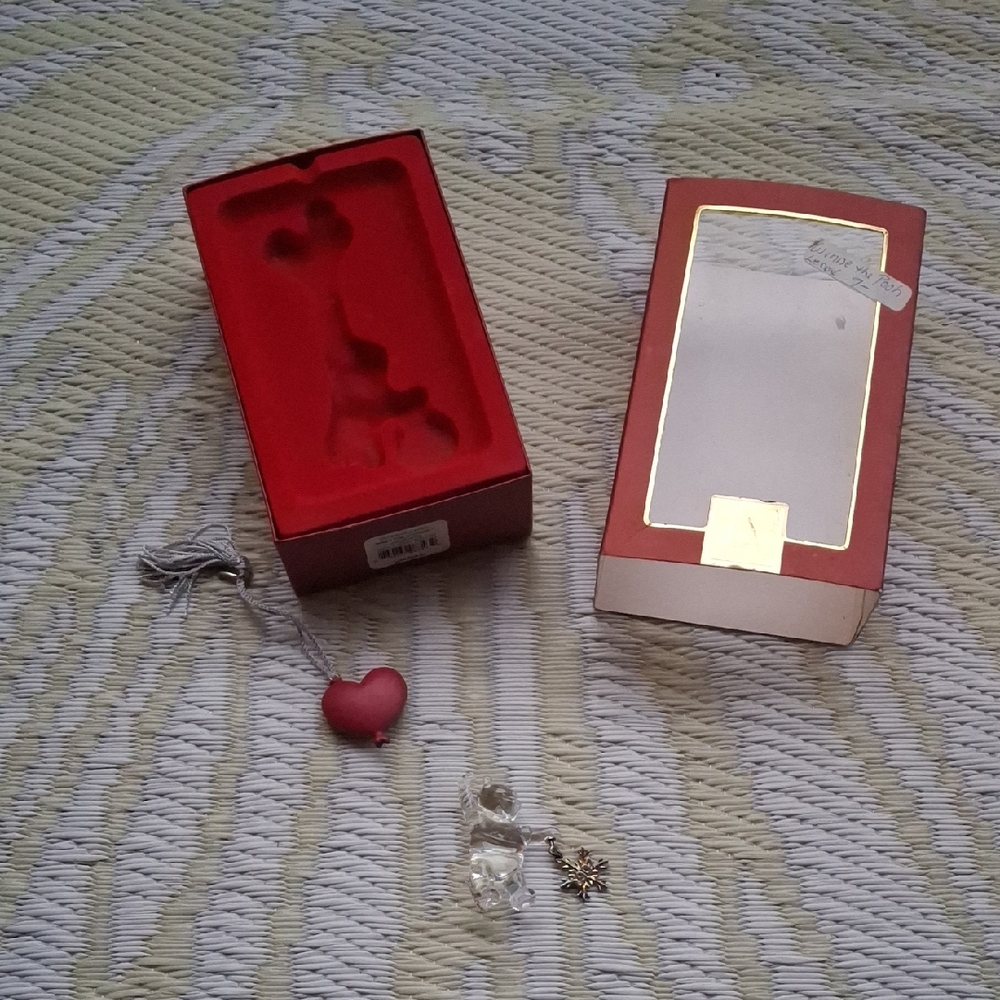 Lenox Red Heart Glass Winne The Pooh ornament.